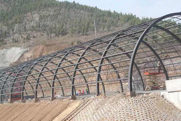 濟濰高速二標段馬家峪隧道光伏棚洞工程